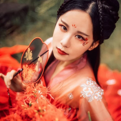 妖艷彼岸花紅衣女子頭像，唯美古風(fēng)真人頭像