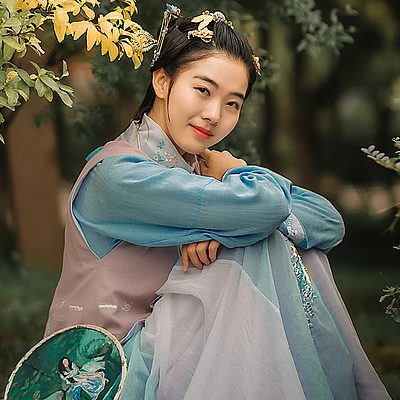 秋風帶團扇少女頭像，唯美古風真人頭像