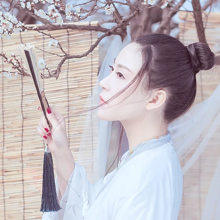 白衣冷艷女子頭像，唯美古風(fēng)真人頭像
