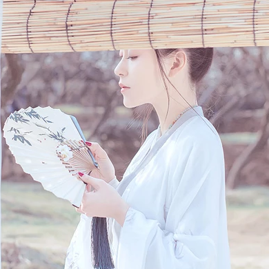 白衣冷艷女子頭像，唯美古風(fēng)真人頭像