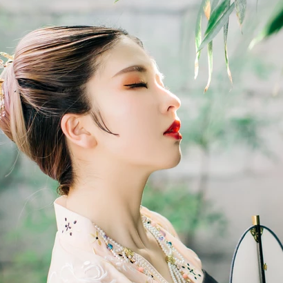 竹林山寺閨蜜古風(fēng)頭像，唯美古風(fēng)女子真人頭像