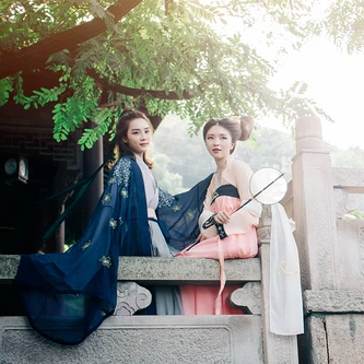 竹林山寺閨蜜古風(fēng)頭像，唯美古風(fēng)女子真人頭像