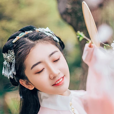 桃花樹下古風(fēng)頭像，唯美古風(fēng)粉衣女子真人頭像