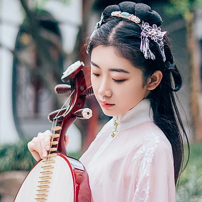 桃花樹下古風(fēng)頭像，唯美古風(fēng)粉衣女子真人頭像