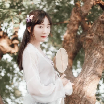 荷塘邊漢服古風(fēng)頭像，唯美古風(fēng)女子真人頭像