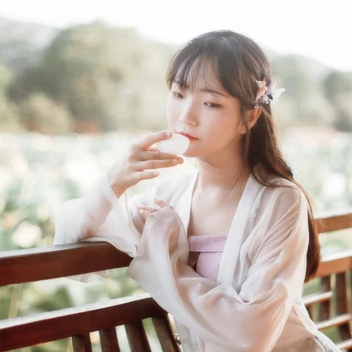 荷塘邊漢服古風(fēng)頭像，唯美古風(fēng)女子真人頭像
