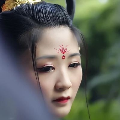 妖艷冷漠的女生頭像，唯美古風(fēng)真人女子頭像