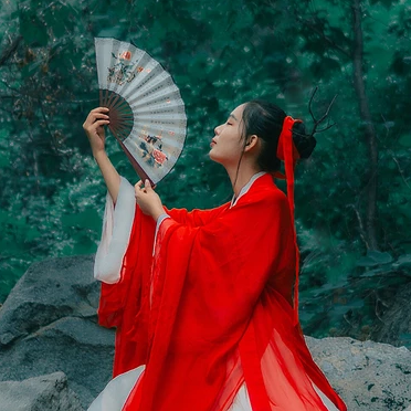 紅衣女子霸氣頭像，唯美古風真人女子頭像