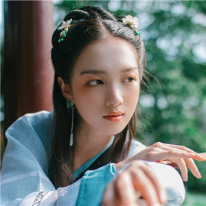 清荷滿塘綠衣小姑娘古風(fēng)頭像，愜意唯美女生頭