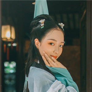 清荷滿塘綠衣小姑娘古風(fēng)頭像，愜意唯美女生頭
