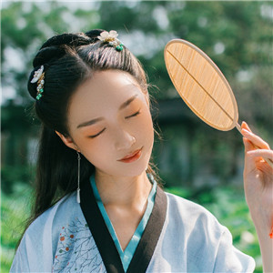 清荷滿塘綠衣小姑娘古風(fēng)頭像，愜意唯美女生頭