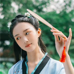 清荷滿塘綠衣小姑娘古風(fēng)頭像，愜意唯美女生頭