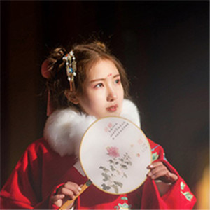 冬日暖陽伊人紅襖古風頭像，甜美可愛真人女生
