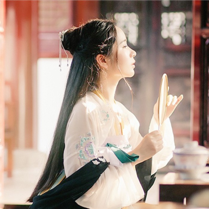 粉妝玉琢的女子古風(fēng)頭像，中國風(fēng)女生頭像
