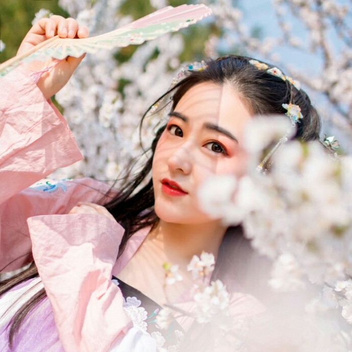 粉妝玉琢的女子古風(fēng)頭像，中國風(fēng)女生頭像