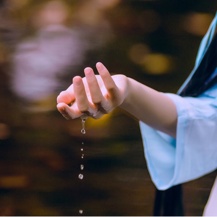 玉手撫枝古風(fēng)頭像，唯美女子纖手頭像