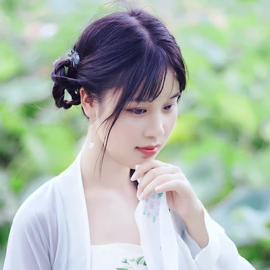 荷塘邊帶傘女生頭像，唯美古風(fēng)真人頭像