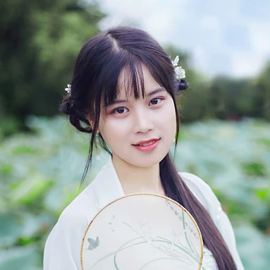 荷塘邊帶傘女生頭像，唯美古風(fēng)真人頭像