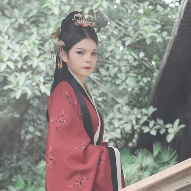 傾城紅衣女子頭像，唯美古風(fēng)真人頭像