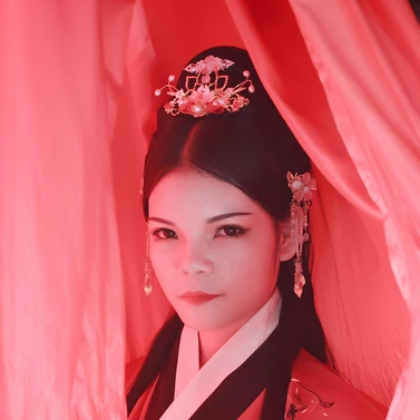 傾城紅衣女子頭像，唯美古風(fēng)真人頭像