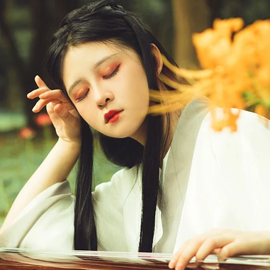 嬌艷彼岸花女生頭像，唯美古風(fēng)真人頭像