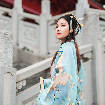長相思帶傘女生頭像，唯美古風真人頭像