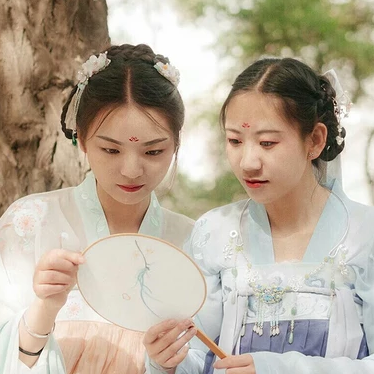 漢服帶團(tuán)扇閨蜜頭像，唯美古風(fēng)真人頭像