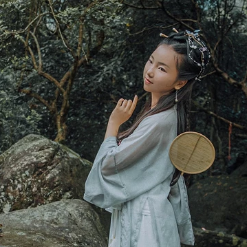 南溪山夢帶傘女生頭像，唯美古風(fēng)真人頭像