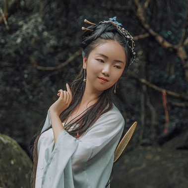 南溪山夢帶傘女生頭像，唯美古風(fēng)真人頭像