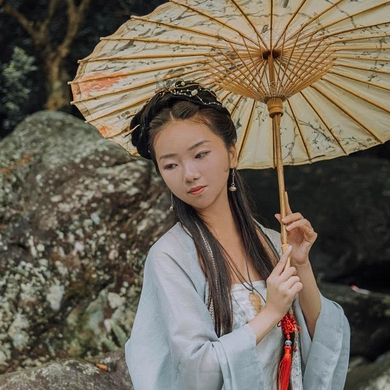 南溪山夢帶傘女生頭像，唯美古風(fēng)真人頭像